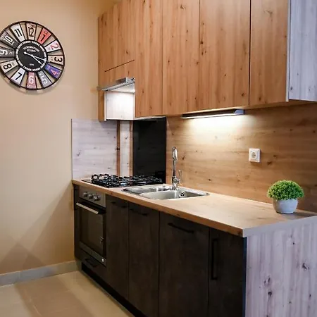 Chill 4 Real With Garage Apartment *